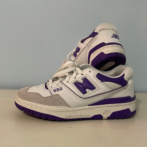 Vintage 90s New Balance 550s. In very good condition.
